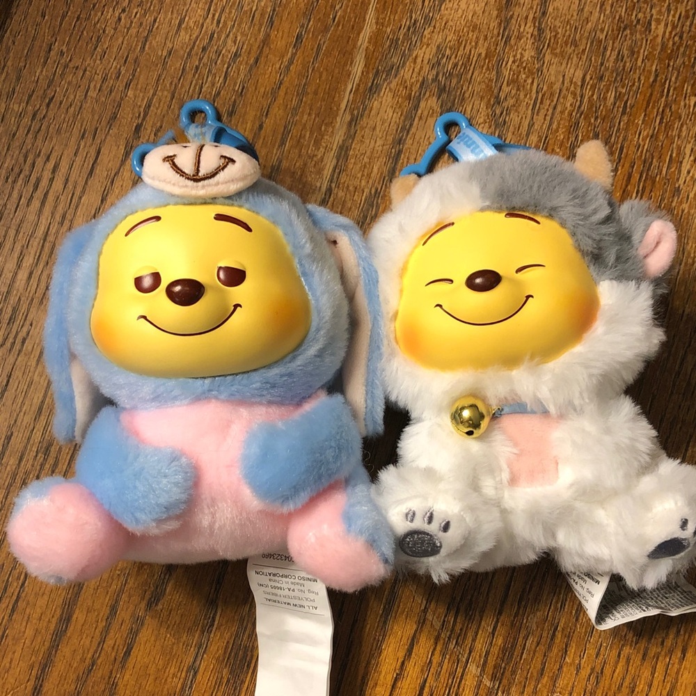 Smiling Yellow-Faced Plush Keychain - Blue & Pink and White & Gray Options